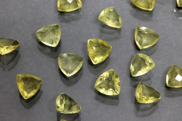 [Grade AAA] Faceted Natural Lemon Quartz Trillion Gemstone 3-12mm Sizes - Image 2