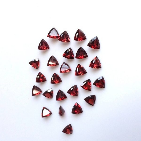 [Grade AAA] Faceted Mozambique Garnet Natural Trillion Gemstone 3-10 mm Sizes - Image 3