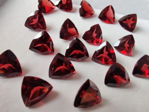 [Grade AA] Faceted Mozambique Garnet Natural Trillion Gemstone 3-10 mm Sizes - Image 2